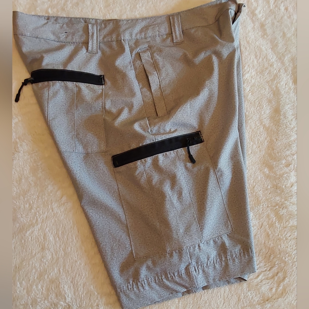 🌺 NWOT Mens Gray Poly Cargo Style Board Shorts